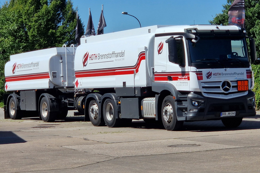 Tankwagen Hoth Brennstoffhandel auf dem Firmengelände Tankwagen Hoth Brennstoffhandel auf dem Firmengelände