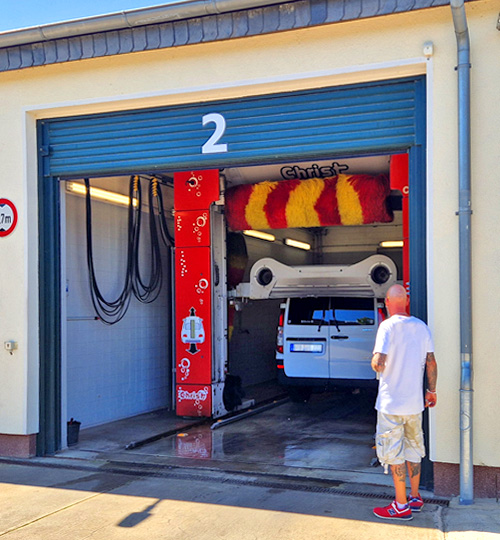 Waschanlage auf dem Firmengelände der Hoth Brennstoffhandel e.K. Harry Hoth Waschanlage auf dem Firmengelände der Hoth Brennstoffhandel e.K. Harry Hoth